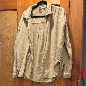 5/25$ 🎄 Beige Lightweight Shirt